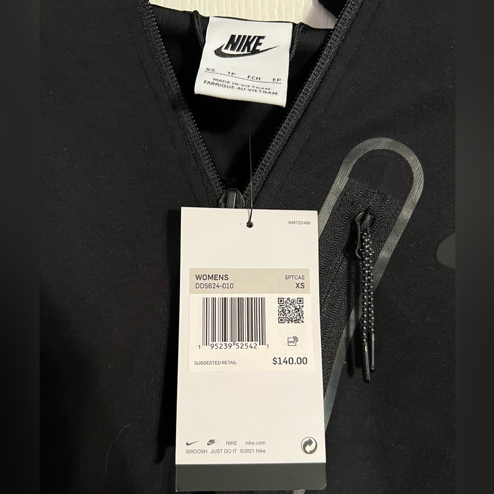 Nike tech black
